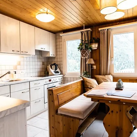 Tannen Huesli, Breiten Apartment